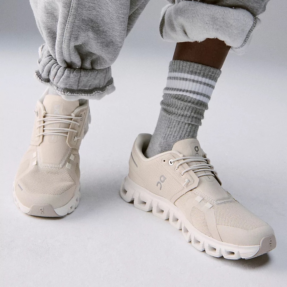 On cloud, Cloud 6 in pearl/white.